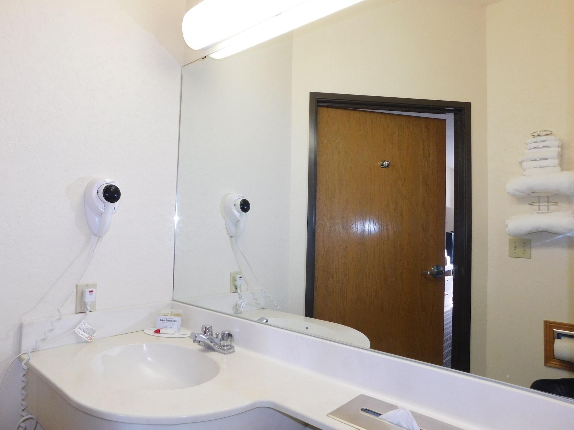 Travelodge By Wyndham Chadron Exteriör bild