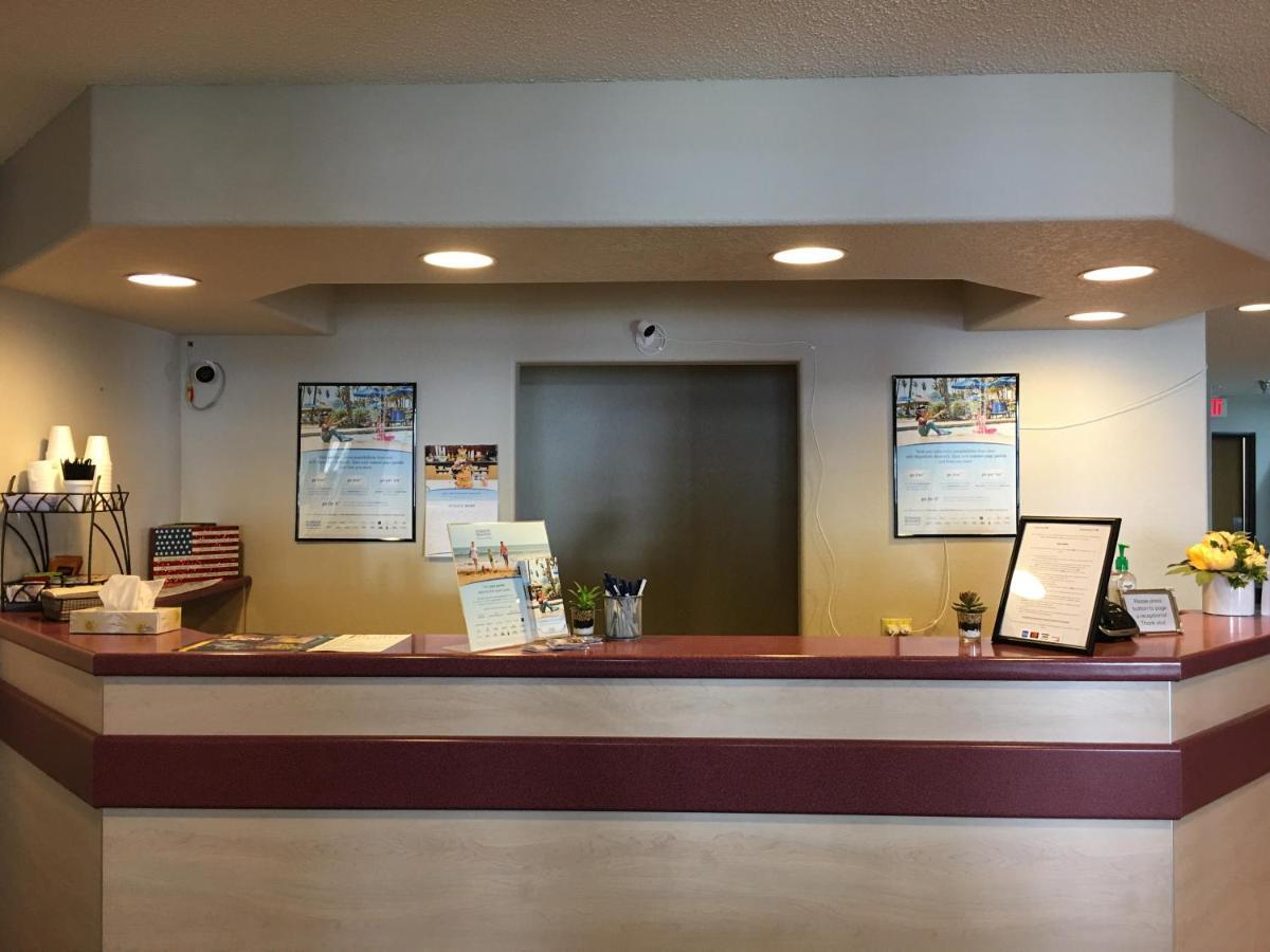 Travelodge By Wyndham Chadron Exteriör bild