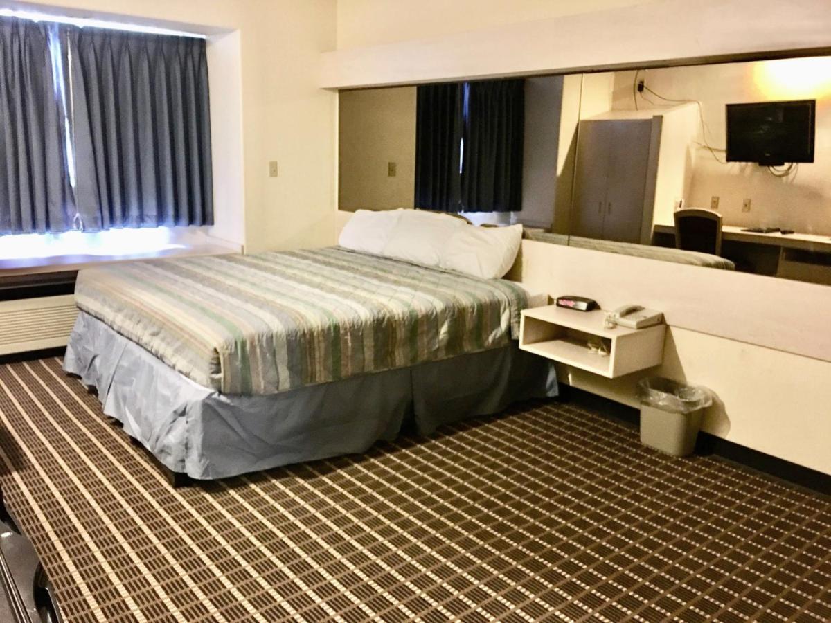 Travelodge By Wyndham Chadron Exteriör bild